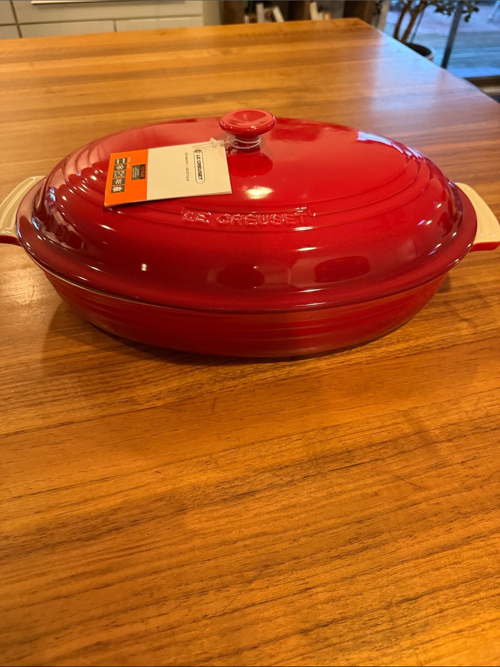 NWT Le Creuset 35cm 22-37 Oval stoneware casserole Dish with lid, Cerise